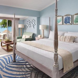 Grand Zimmer mit Kingsize-Bett auf der Club-Ebene